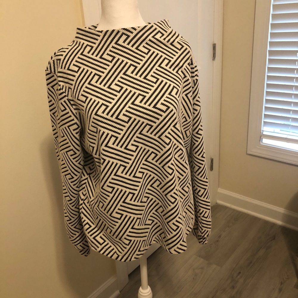 W5 Black and White Geometric Knit